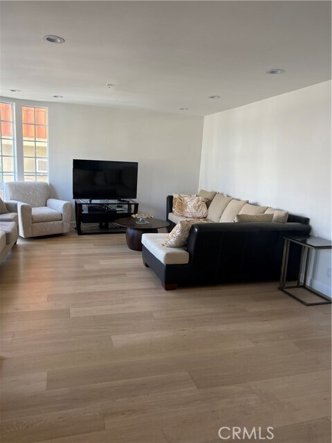 1817 Selby Ave Unit 205