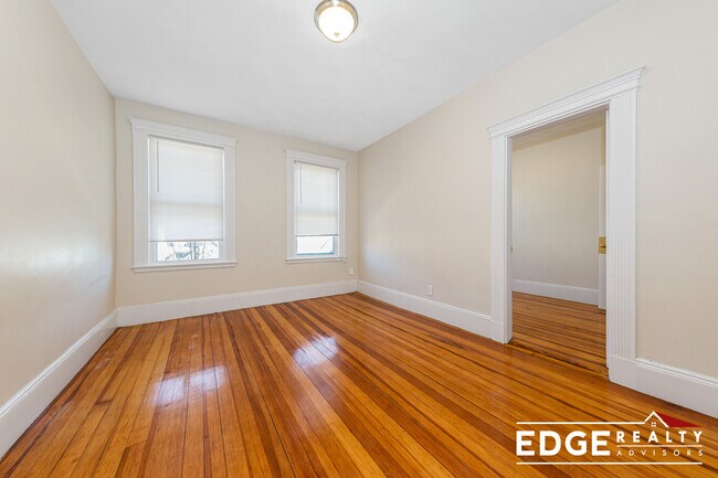 Photo - 28 Montfern Ave Unit 3
