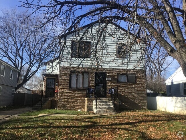 Building Photo - 4947 N 54th St Unit Upper Rental