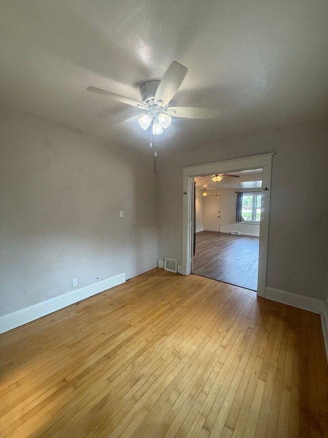 Photo - 1205 S Webster Ave Unit 1205 Webster Lower