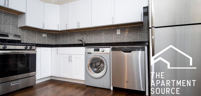 2121 N Dayton St Unit 203