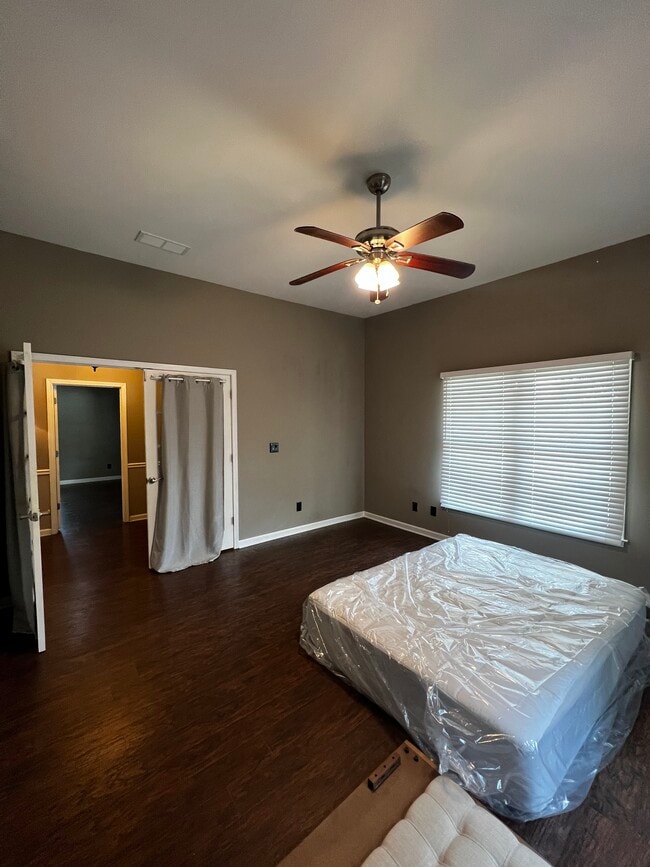 Photo - 559 10th St NW