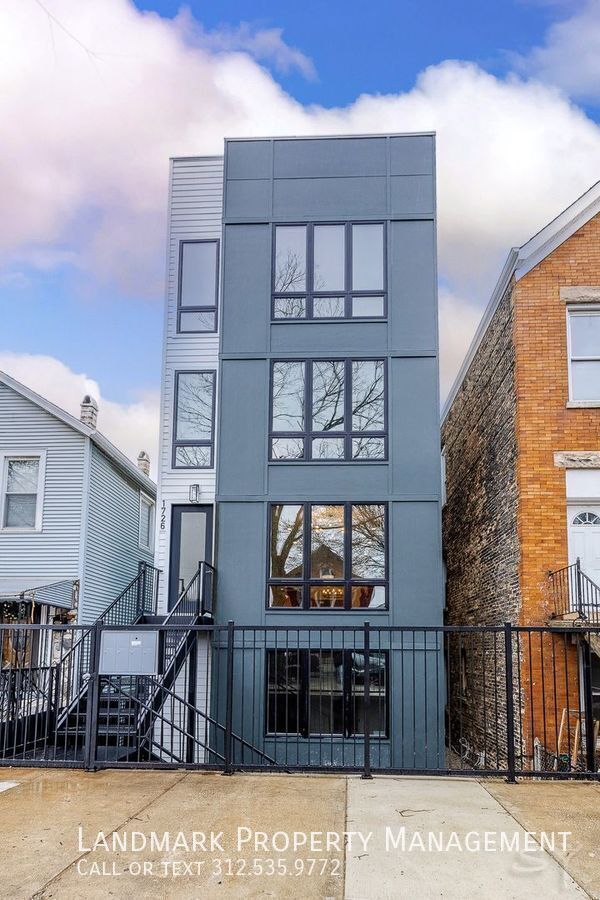 Building Photo - 1726 W Cullerton St Unit 1