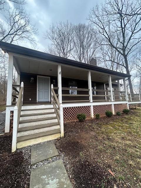Photo - 4-Bed Retreat with Vaulted Ceilings & Covered Porch, close to the Shenandoah River in Front Royal