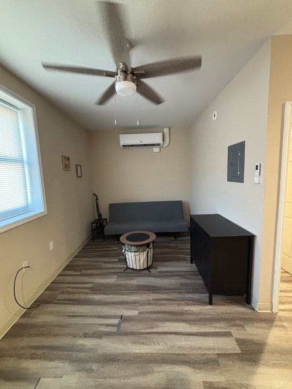 Photo - 643 Washington St