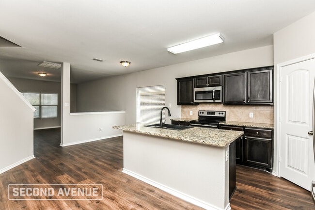 Photo - 636 Cameron Wy