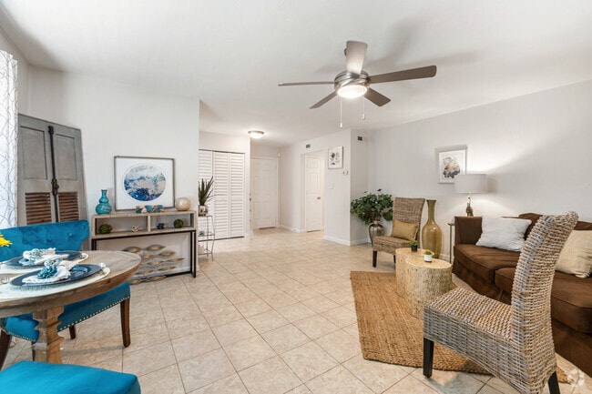 Venus - 2BR, 1BA - 925SF - Living Room/Dining Room - Topaz Grove