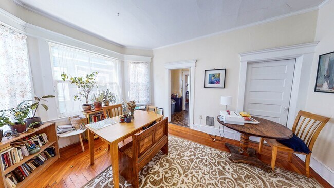 Photo - Spacious Apartments in Prime East Rock by East Rock Park! Unidad 2