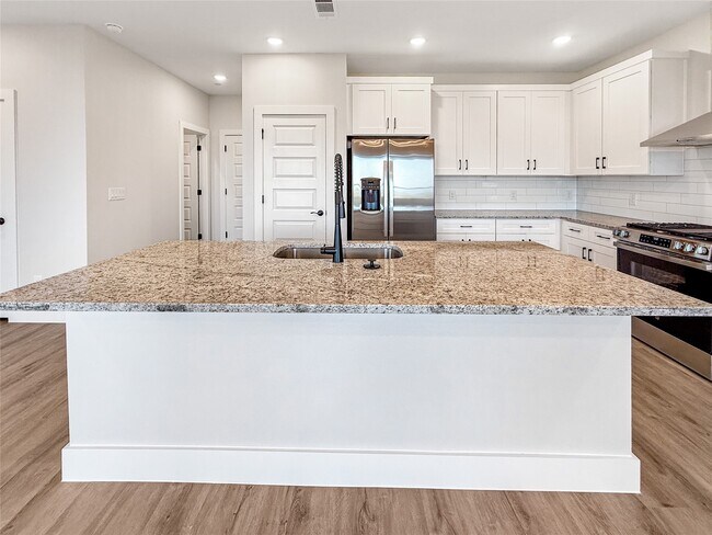 Building Photo - 5613 Mobeetie Lp