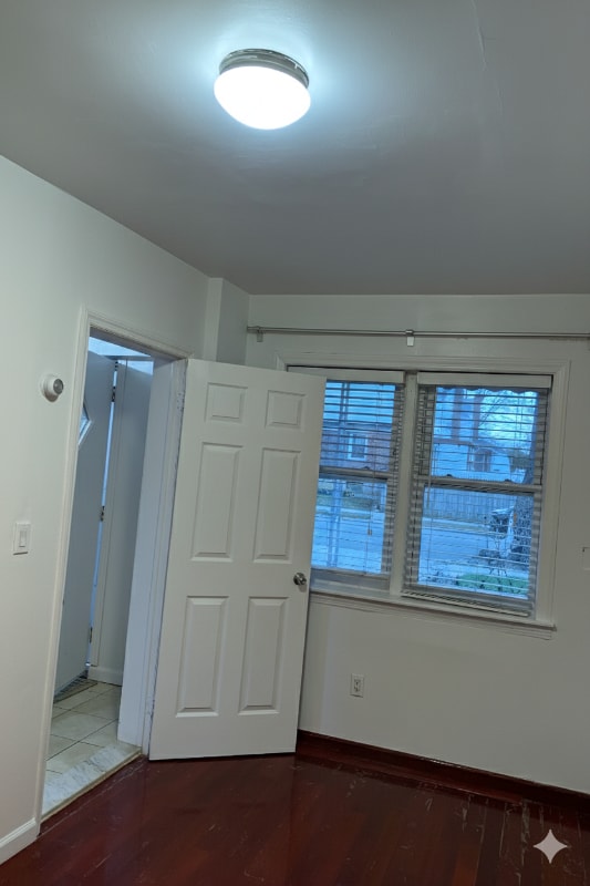 Photo - 47-61 196th St