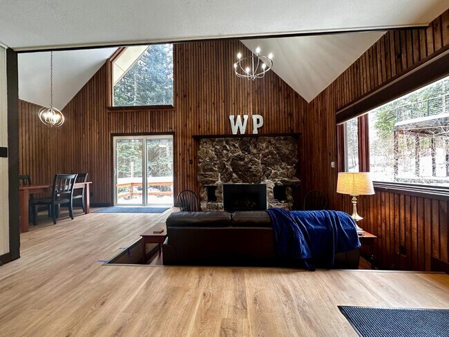 Building Photo - 504 Vasquez Rd