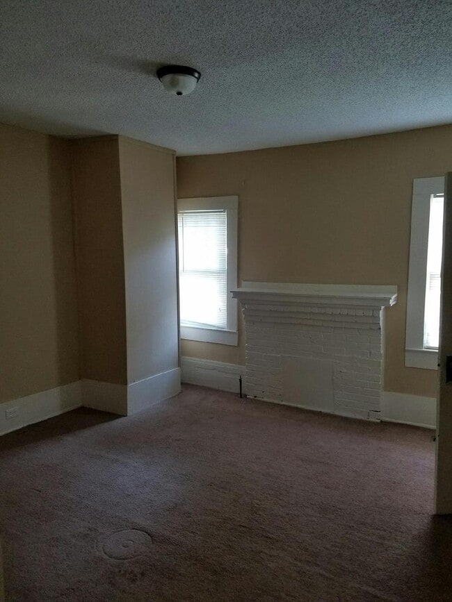 905 Jackson Blvd