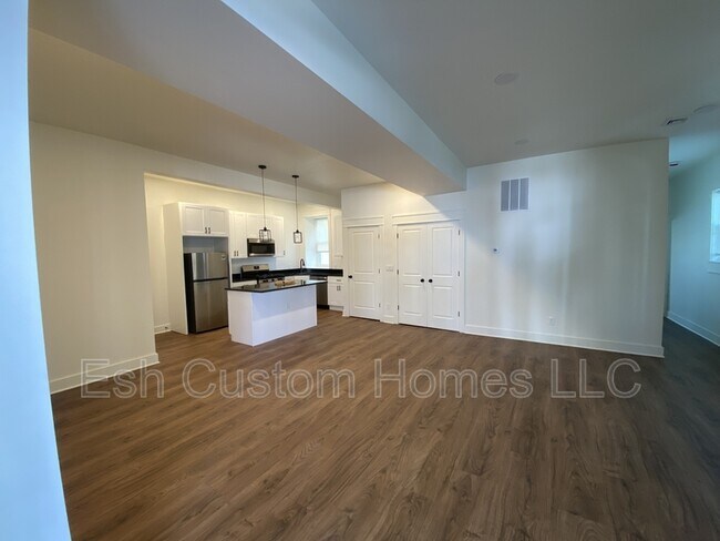 27 W Ferdinand St