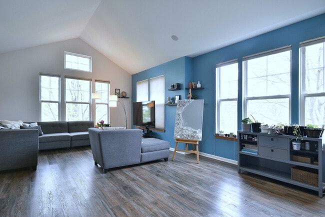 Photo - 5600 Cloverdale Rd