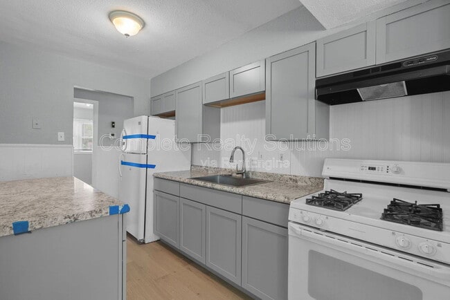 Photo - 416 Lanark Rd