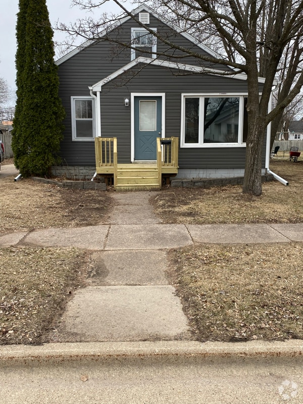 Building Photo - 320 14th St N Rental