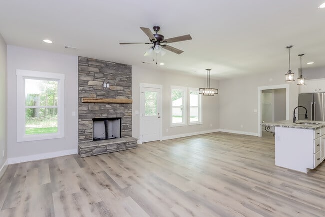 Photo - 130 Lewis Rd