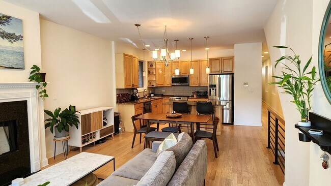 Photo - 920 N Noble St Unit 001