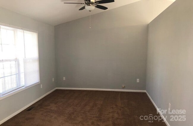 Photo - 1020 Ashford St