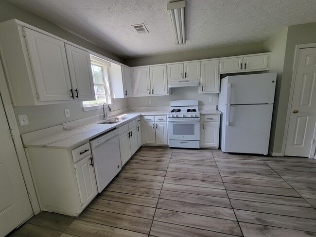 Photo - 1100 Hidden Brook Trail