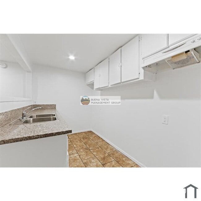 1004-1010 N Burris Ave-1010 1/2 N Burris Ave