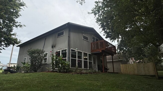 Building Photo - 480 Maple St