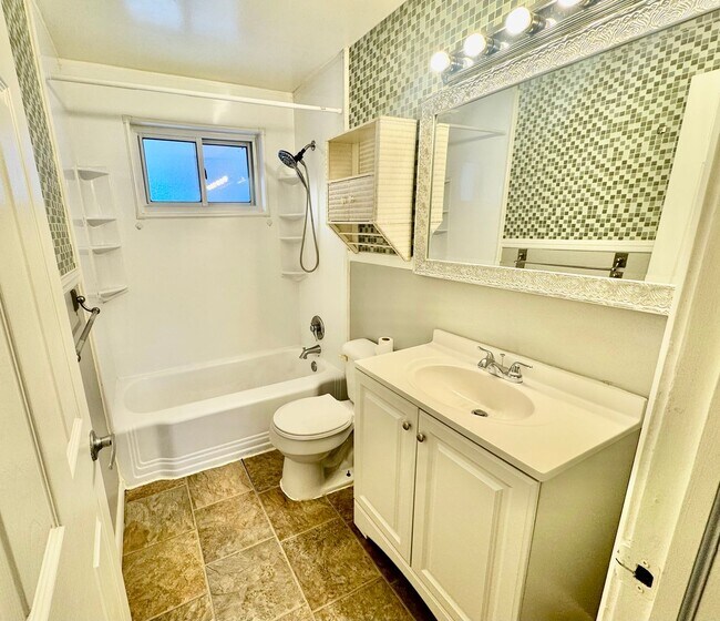 Photo - Charming 3 Bed/1.5 Bath Home - Integral Garage, Laundry in Basement - Available NOW in Turtle Creek!