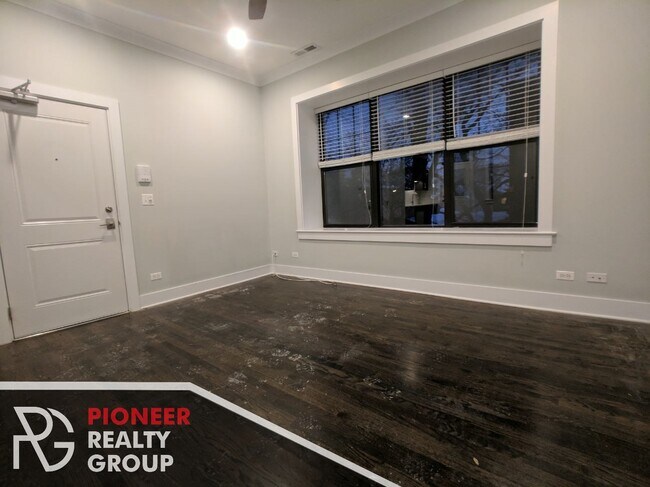 Photo - 1946 W Nelson St