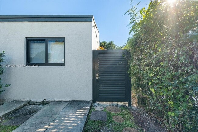 Photo - 2520 SW 20th St Unit 1