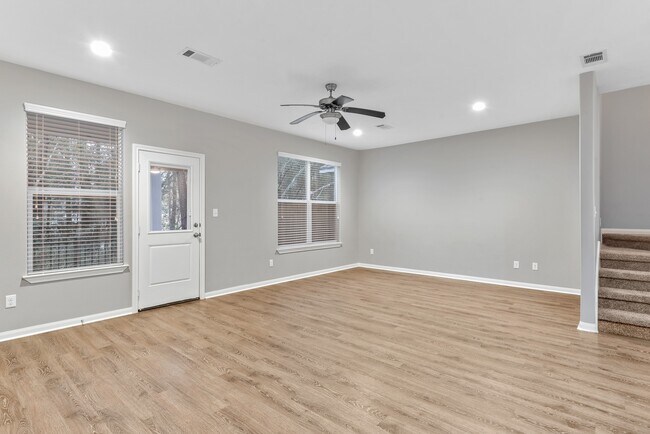 Photo - 128 Artesian Way