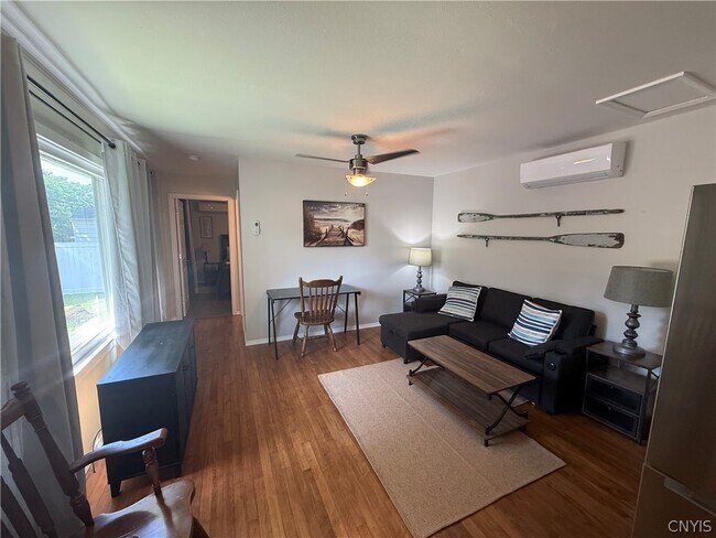 Photo - 4048 Port St