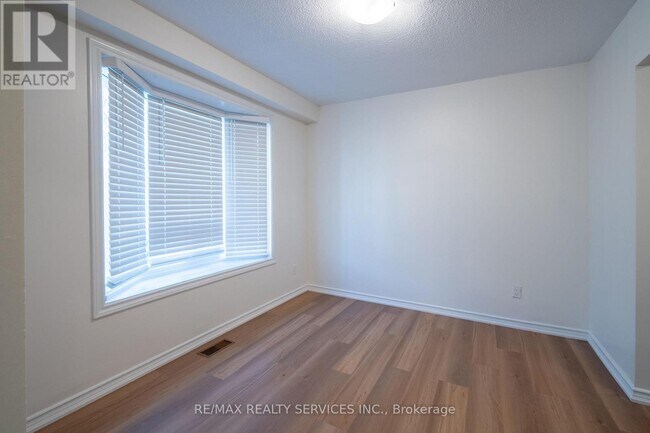 Photo - 100 Brownleigh Ave