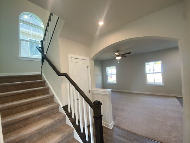 Photo - 274 Goldenstar Ln