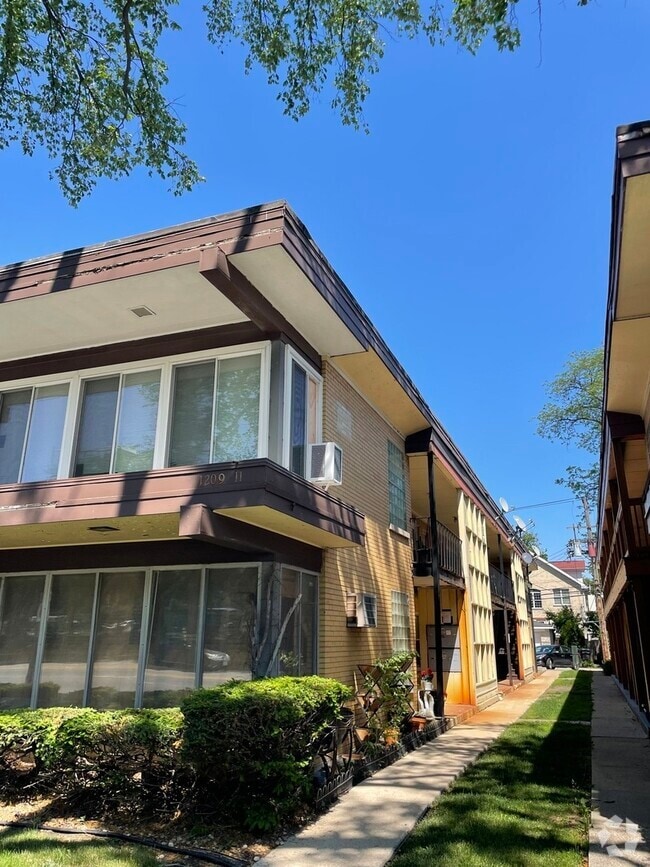 Building Photo - 1209 N Harlem Ave Unit 9 Rental