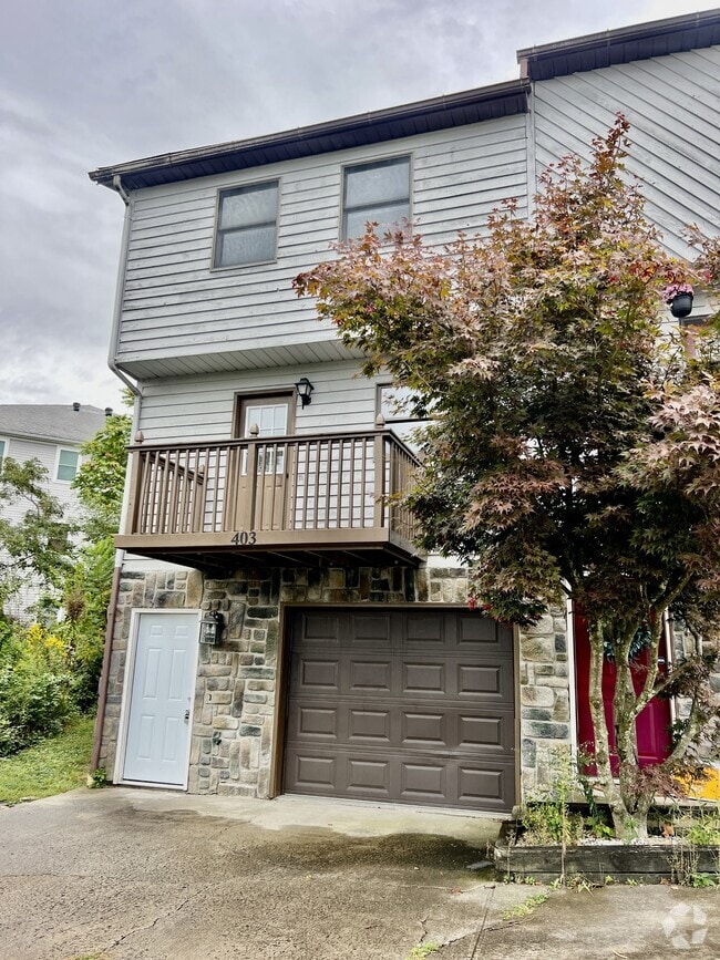 Building Photo - 403 Cedarstone Rd Rental