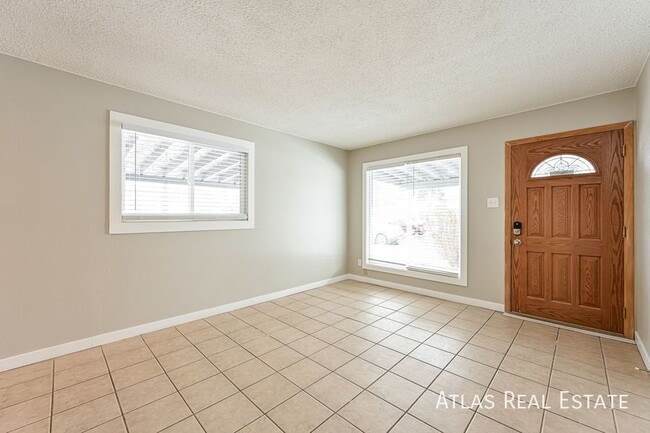 Photo - 916 Victor St