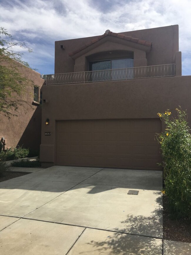 Gated - 3/3 plus den. Large two-story home... - Gated - 3/3 plus den. Large two-story home...