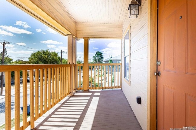 Photo - 611 W Ridgewood Ct