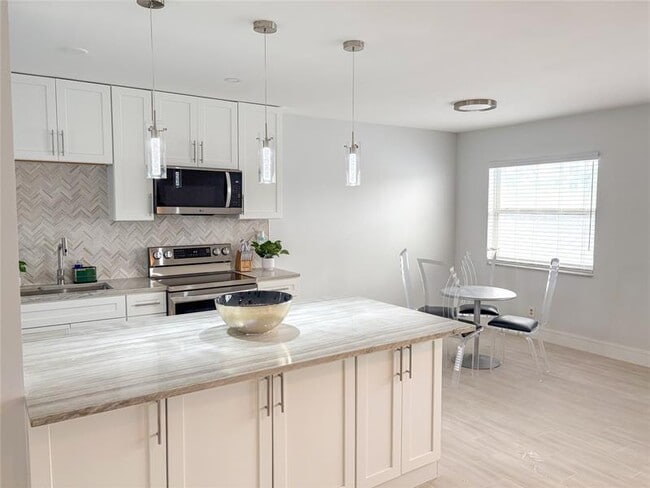 Photo - 4541 N Ocean Dr Unidad 8