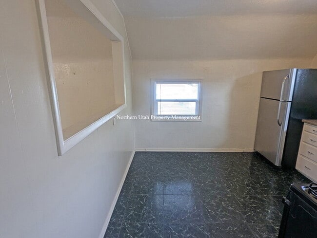 Photo - Upper Unit 2 Bed 1 Bath Unidad Up