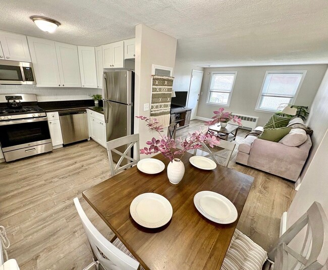Photo - 100 Shawomet Ave Unit 3