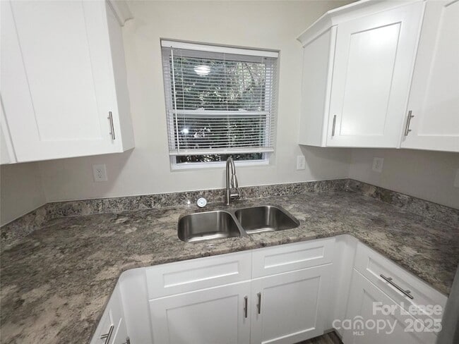 Photo - 3136 Creighton Dr