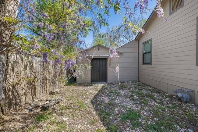 Photo - 823 Hickory St