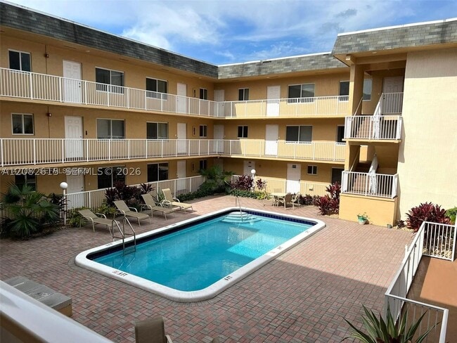 Building Photo - 7910 Taft St Unit 201
