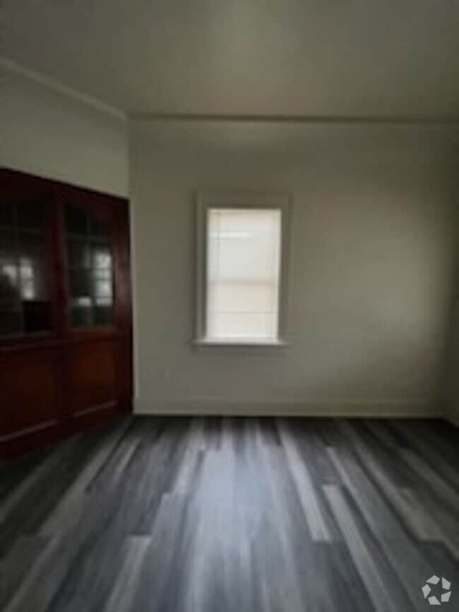 Building Photo - 2550 N 36th St Unit 2550A Upper Rental