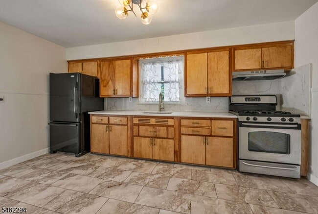 Photo - 122 Westview Ave