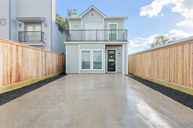 Photo - 514 E 29th St House