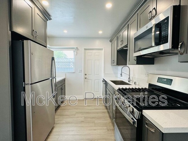 Photo - 1658 Cable St