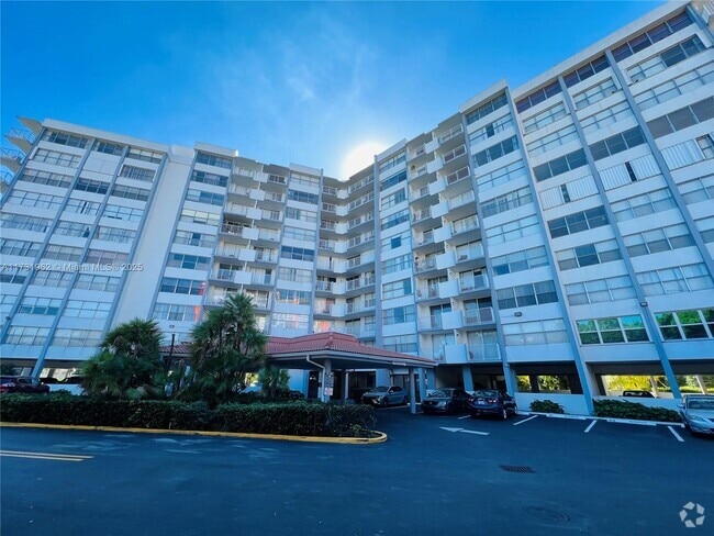 Building Photo - 1300 NE Miami Gardens Dr Unit 204E Rental