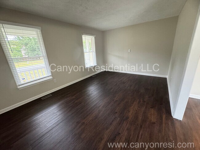 Photo - 6615 Burgenfield Dr